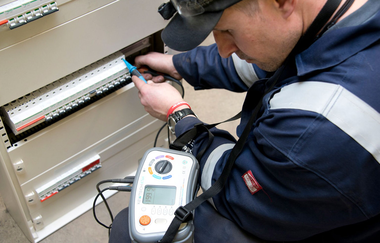 Marine-electrical-installation-and-fault-finding